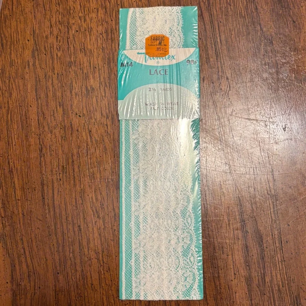 Vintage White Trimtex 100% Cotton Floral Mesh 1